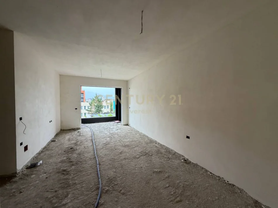Tirane, shitet apartament 1+1 Kati 3, 75 m² 83.000 € (paskuqan)