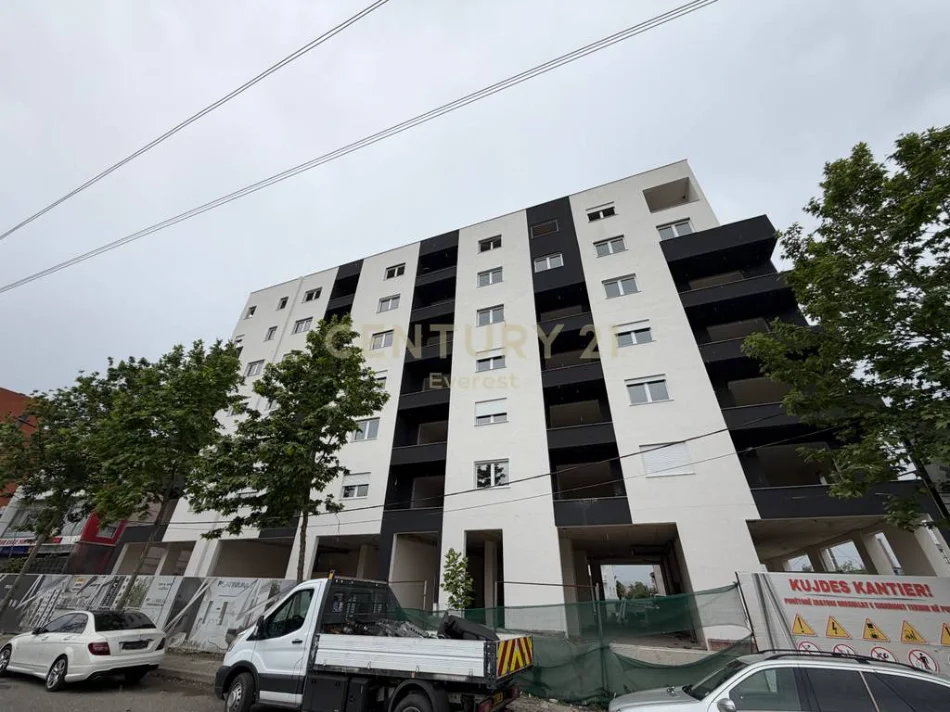 Tirane, shitet apartament 1+1+Aneks+Ballkon Kati 3, 75 m² 83.000 € (në zonën e Paskuqanit)