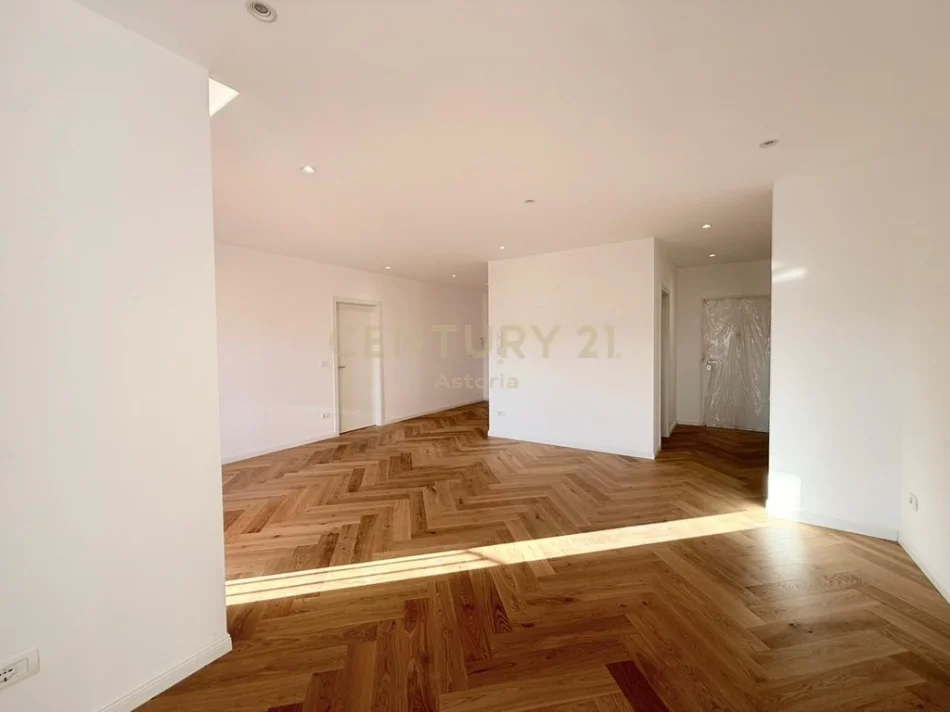 Tirane, shitet apartament , 261.300 € 