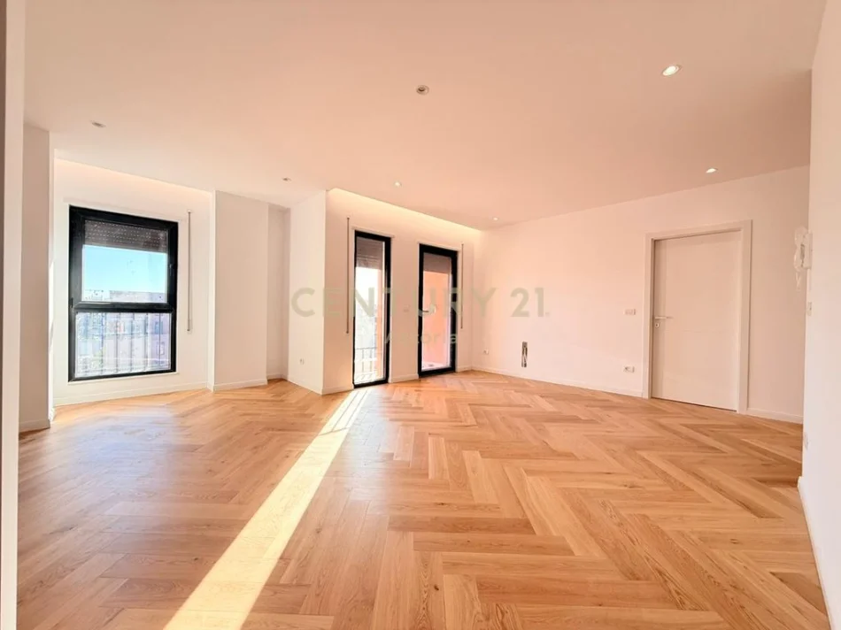Tirane, shitet apartament , 261.300 € 