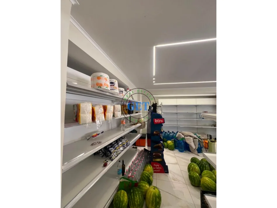 Durres, jepet me qera dyqan Kati 1, 140 m² 600 € (Zjarrfikësja)