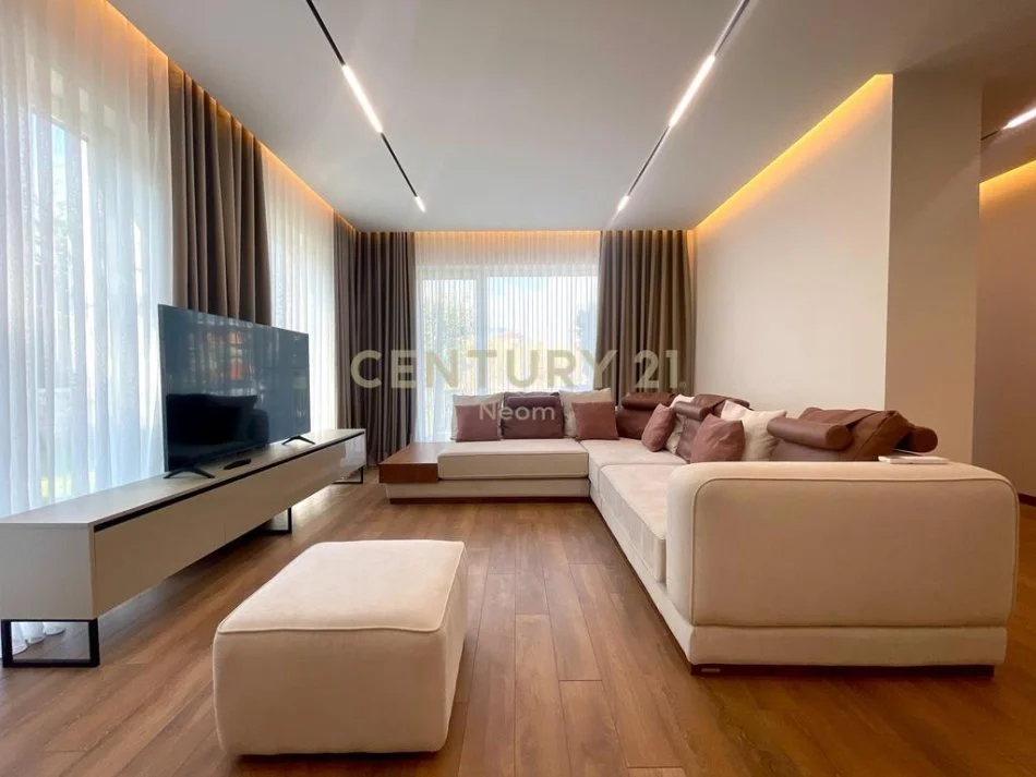 Tirane, jepet me qera Vile 4+1 Kati 4, 425 m² 4.000 € (Liqeni i Thate)