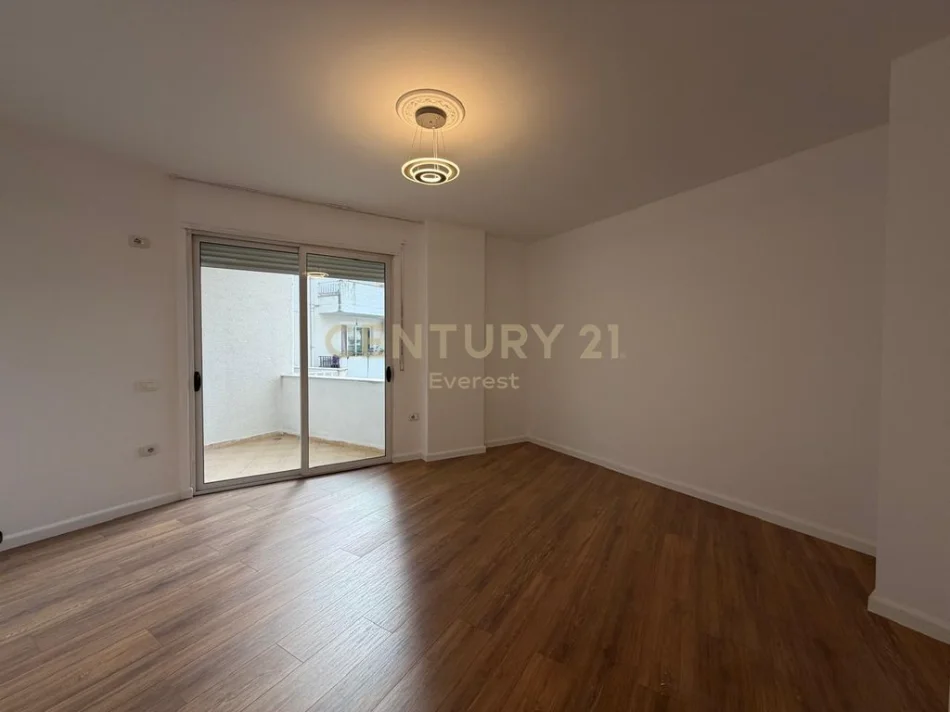 Tirane, shitet apartament 2+1 Kati 3, 100 m² 150.000 € (Fresk)
