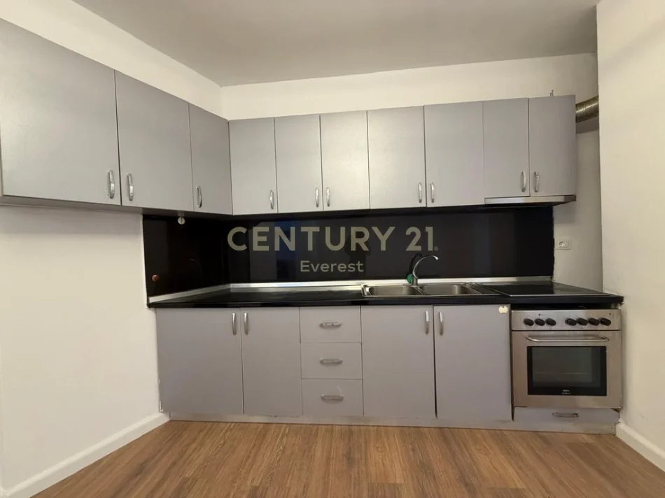 Tirane, shitet apartament 2+1 Kati 3, 100 m² 150.000 € (Fresk)
