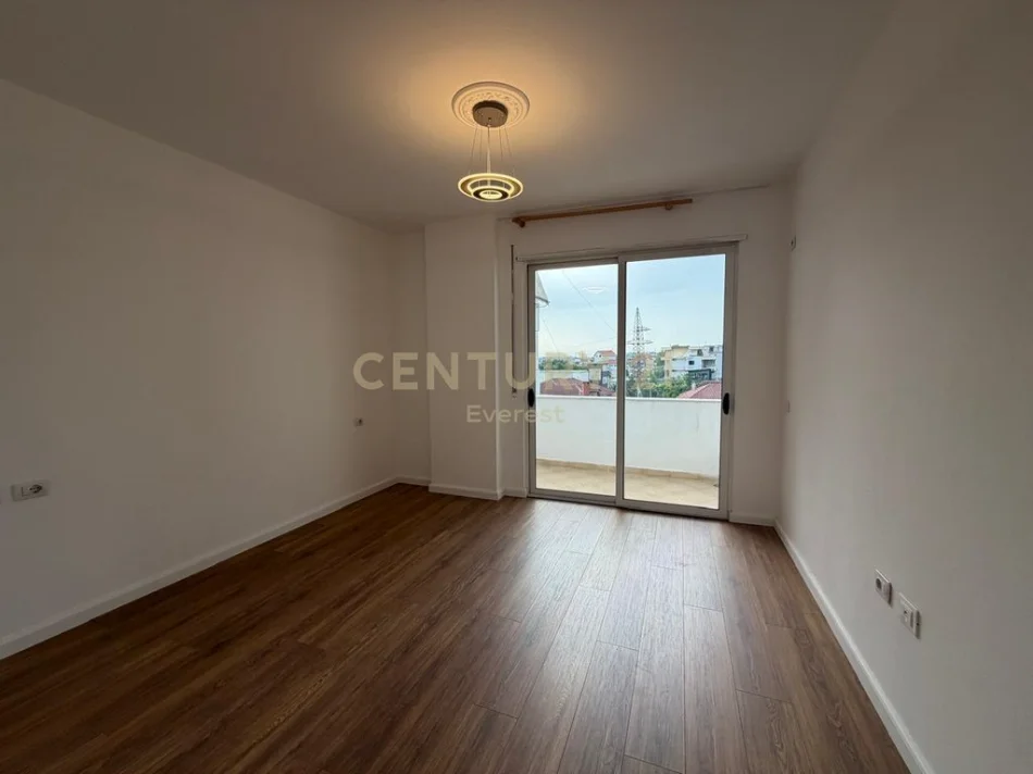 Tirane, shitet apartament 2+1 Kati 3, 100 m² 150.000 € (Fresk)