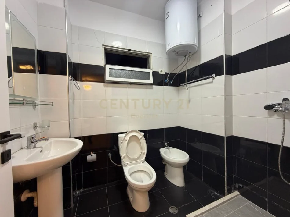 Tirane, shitet apartament 2+1 Kati 3, 100 m² 150.000 € (Fresk)