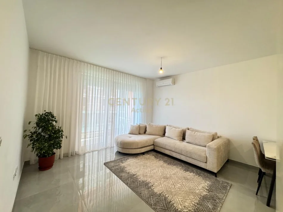 Tirane, jepet me qera apartament 1+1 Kati 2, 75 m² 700 € (FOLEJA E GJELBER,RING CENTER)