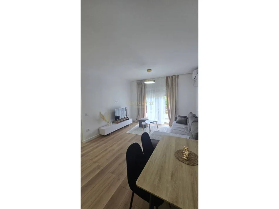 Tirane, jepet me qera apartament 1+1 Kati 1, 60 m² 500 € 
