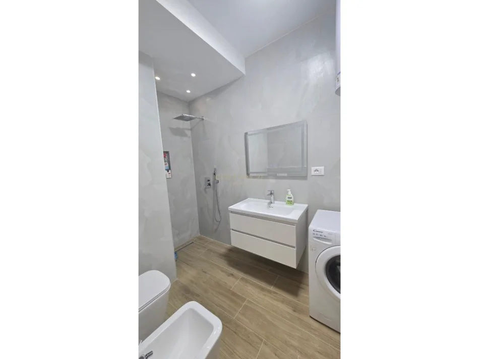 Tirane, jepet me qera apartament 1+1 Kati 1, 60 m² 500 € 