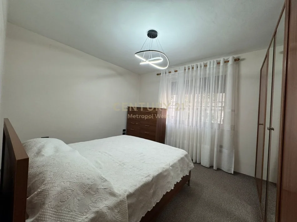 Tirane, jepet me qera apartament 1+1+Ballkon Kati 2, 55 m² 500 € 
