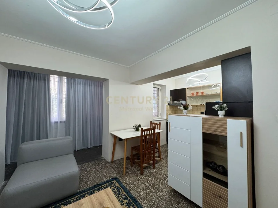 Tirane, jepet me qera apartament 1+1+Ballkon Kati 2, 55 m² 500 € 