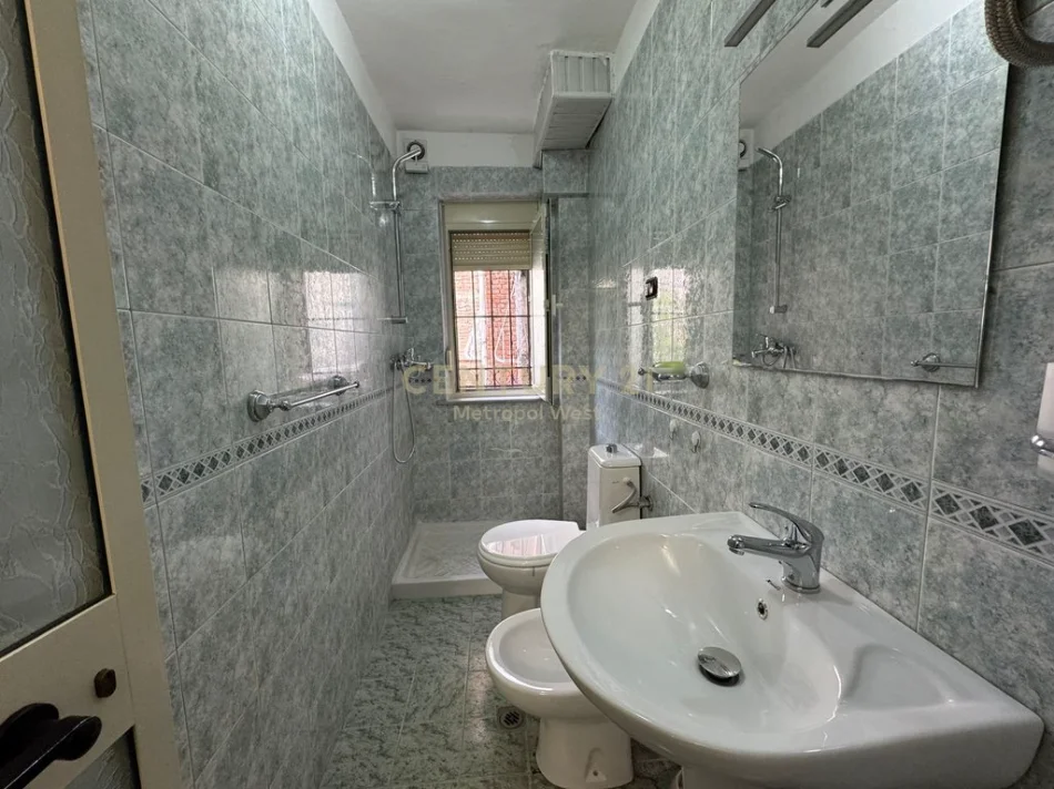 Tirane, jepet me qera apartament 1+1 Kati 2, 55 m² 500 € (Shkolla e Baletit)