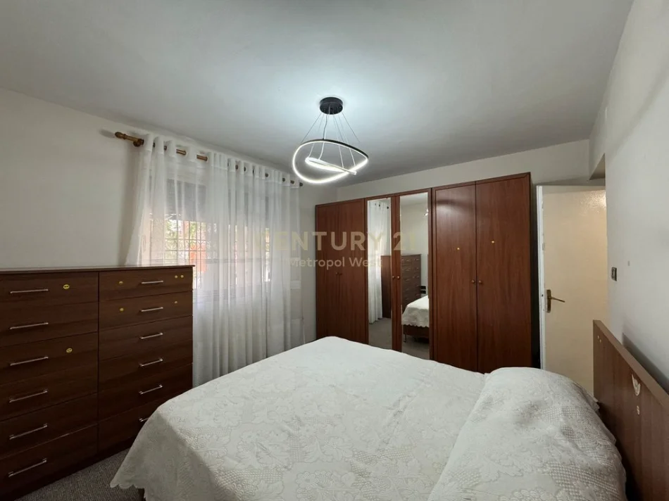 Tirane, jepet me qera apartament 1+1+Ballkon Kati 2, 55 m² 500 € 