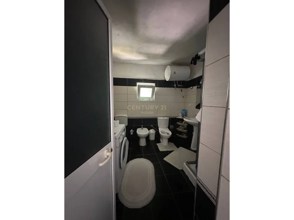 Tirane, shitet apartament 3+1+Ballkon Kati 2, 446 m² 260.000 € (astiri)