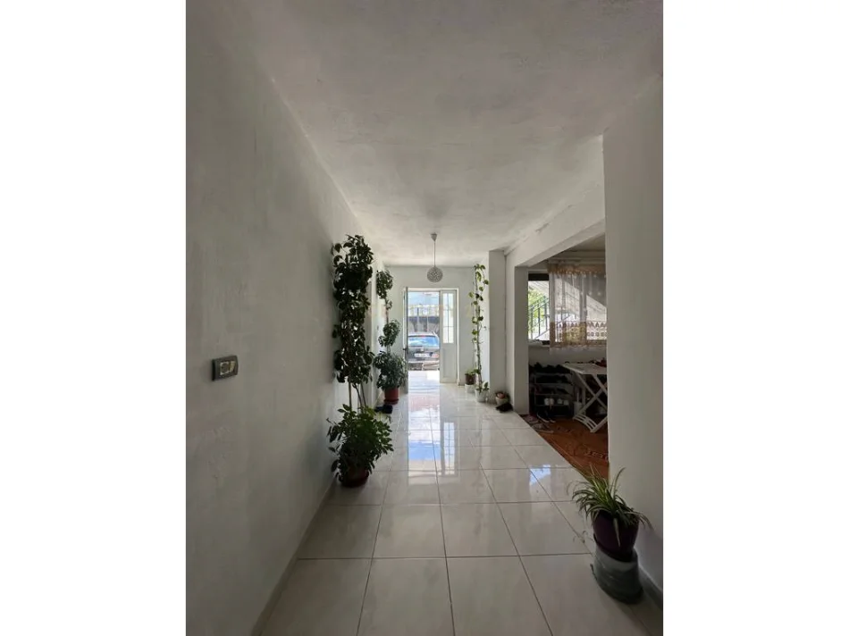 Tirane, shitet apartament 3+1+Ballkon Kati 2, 446 m² 260.000 € (astiri)