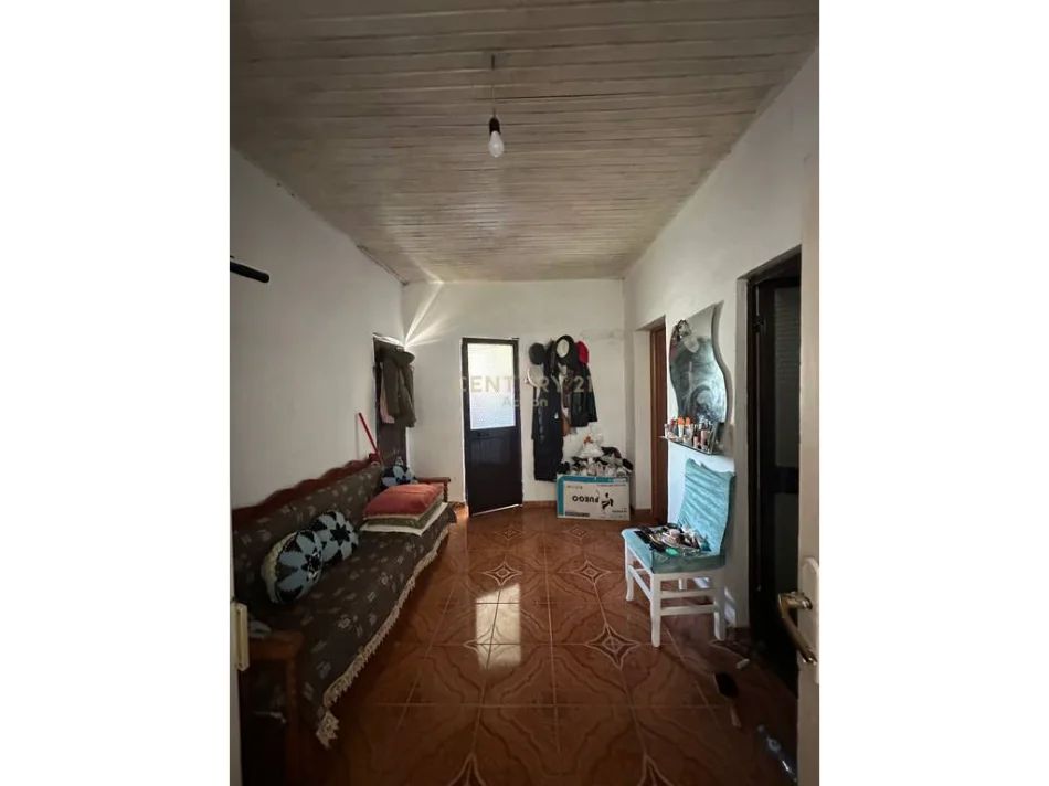 Tirane, shitet apartament 3+1+Ballkon Kati 2, 446 m² 260.000 € (astiri)
