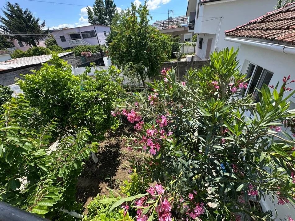 Tirane, shitet apartament 3+1+Ballkon Kati 2, 446 m² 260.000 € (astiri)