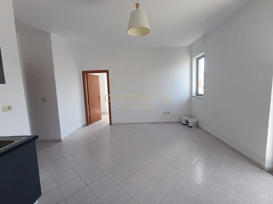 Tirane, jepet me qera 1+1 Kati 8, 62 m² 300 € (Astir)