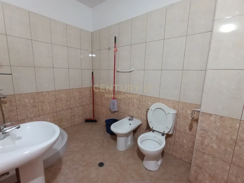 Tirane, jepet me qera 1+1 Kati 8, 62 m² 300 € (Astir)
