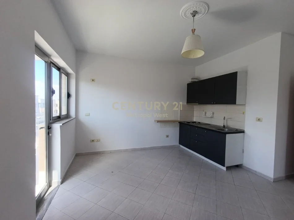 Tirane, jepet me qera 1+1 Kati 8, 62 m² 300 € (Astir)