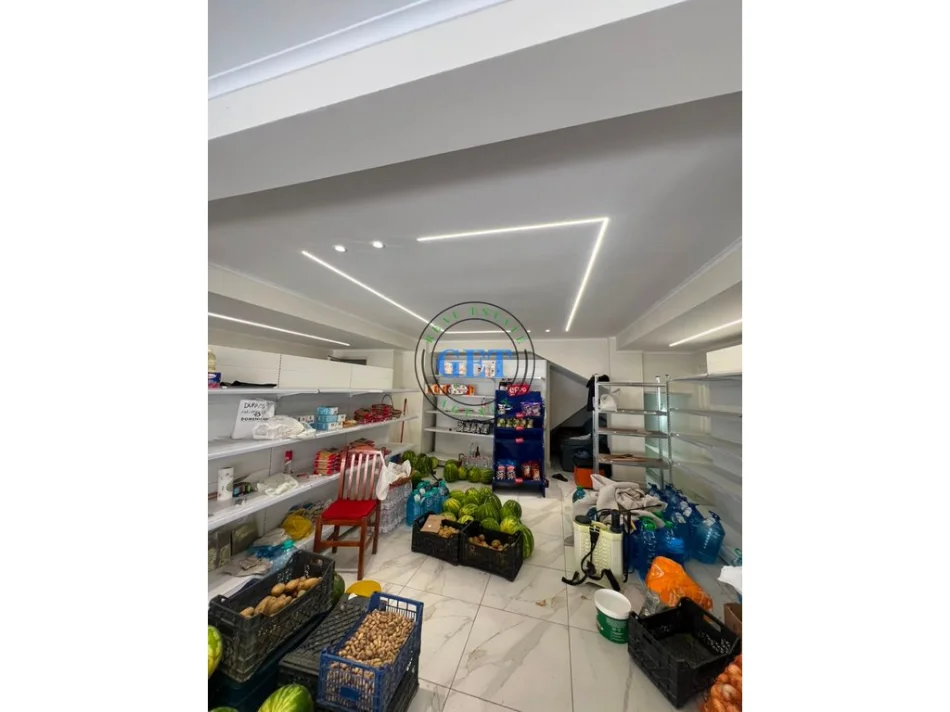 Durres, jepet me qera dyqan Kati 1, 140 m² 600 € (Zjarrfikësja)