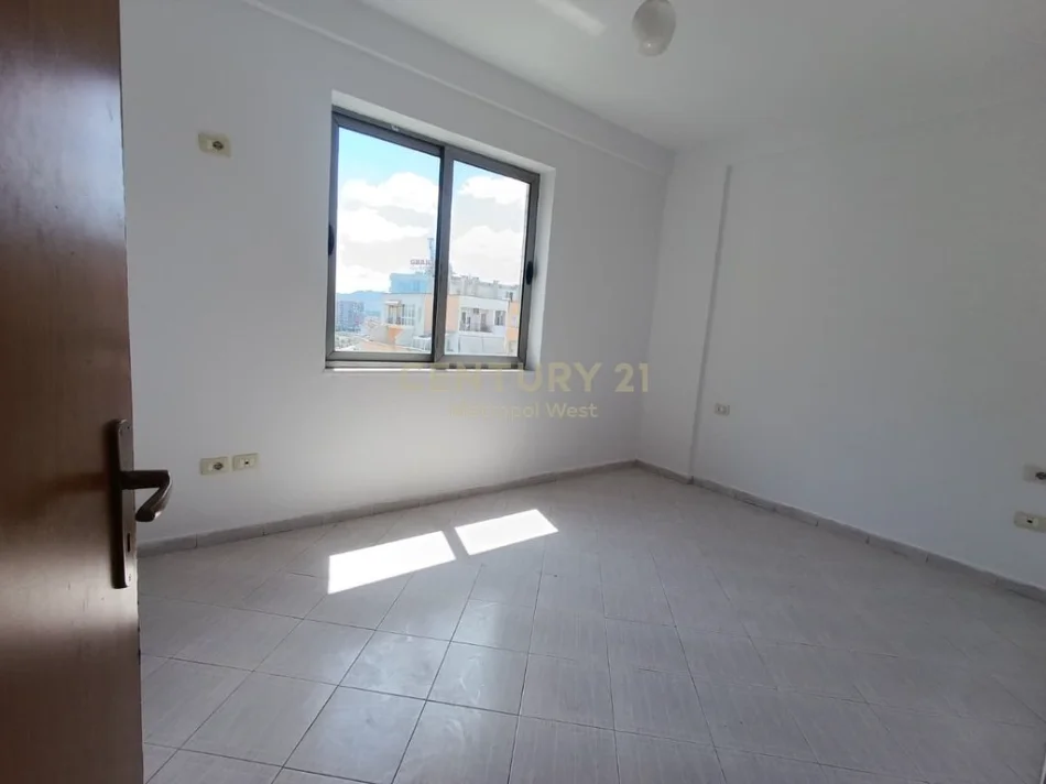 Tirane, jepet me qera 1+1 Kati 8, 62 m² 300 € (Astir)