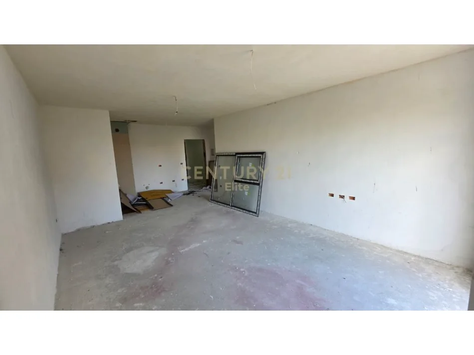 Tirane, jepet me qera apartament 1+1 Kati 2, 71 m² 110.000 € (kinostudio)
