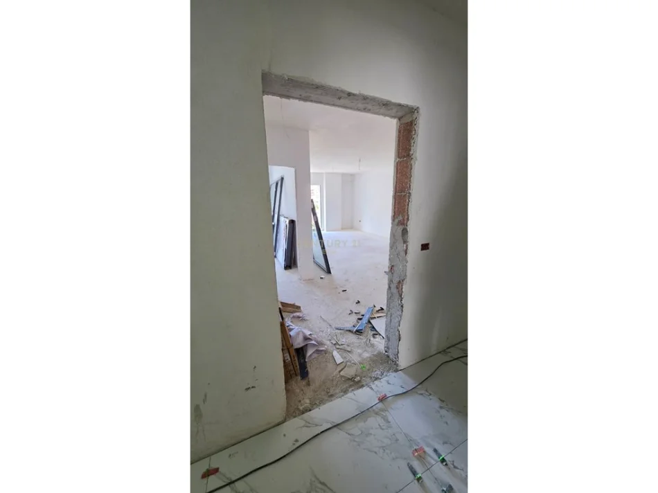 Tirane, jepet me qera apartament 1+1 Kati 2, 71 m² 110.000 € (kinostudio)