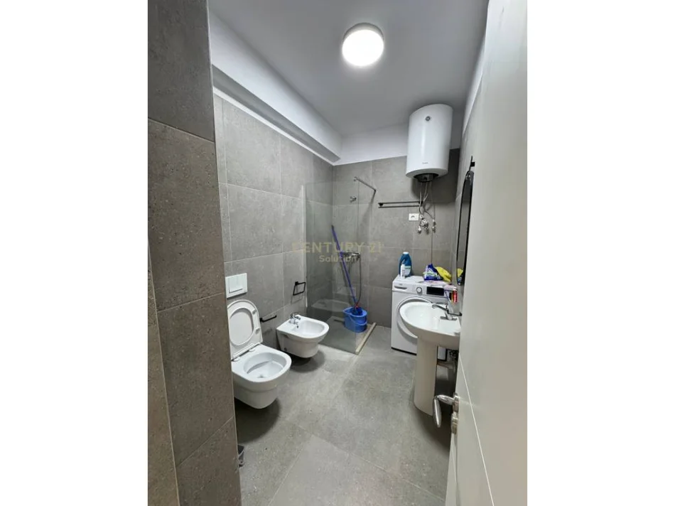 Tirane, jepet me qera apartament 1+1 Kati 4, 64 m² 500 € (astiri)