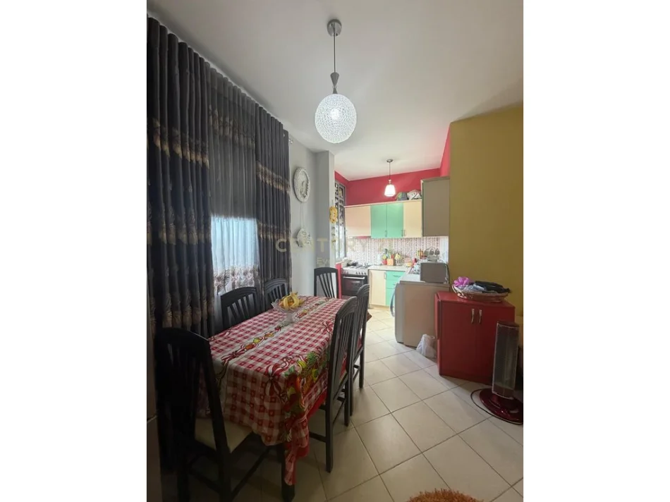 Tirane, shitet apartament Kati 7, 68 m² 77.000 € 