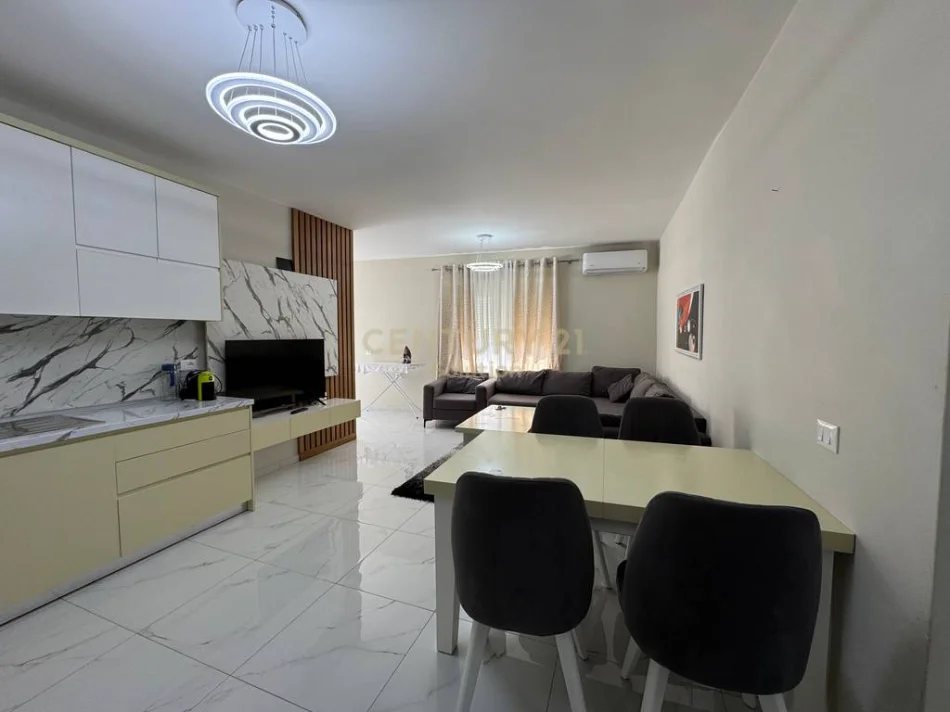 Tirane, jepet me qera apartament 2+1+Ballkon Kati 6, 100 m² 800 € (mine peza)