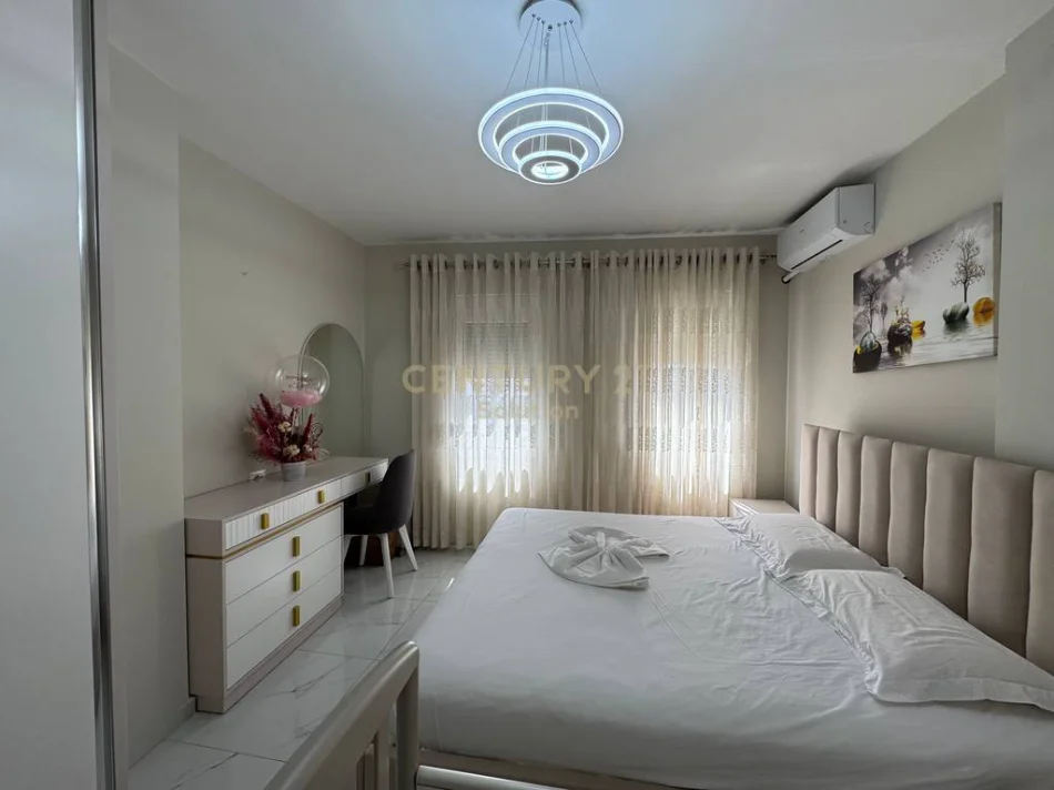 Tirane, jepet me qera apartament 2+1+Ballkon Kati 6, 100 m² 800 € (mine peza)