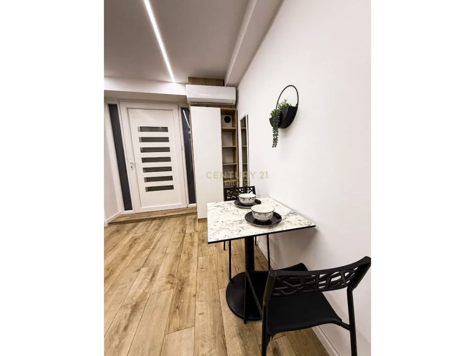 Tirane, jepet me qera garsonier 1+1 Kati 0, 40 m² 550 € (21 dhjetori)
