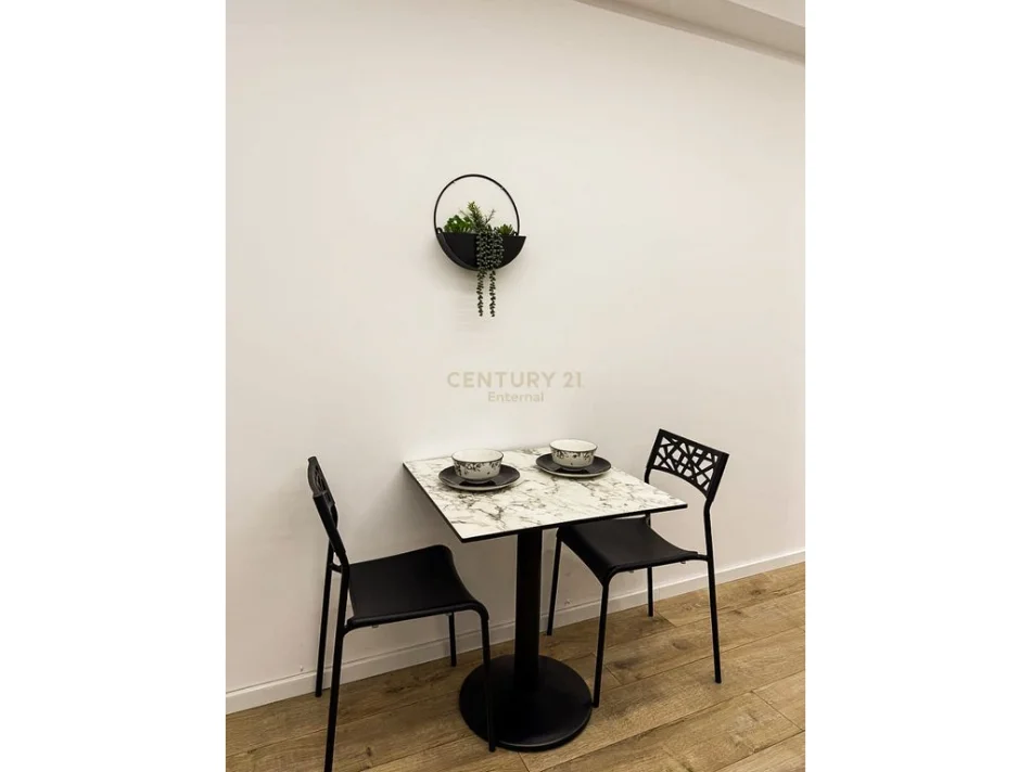 Tirane, jepet me qera garsonier 1+1 Kati 0, 40 m² 550 € (21 dhjetori)