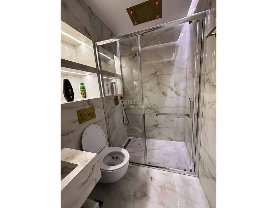 Tirane, jepet me qera garsonier 1+1 Kati 0, 40 m² 550 € (21 dhjetori)