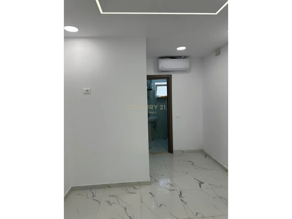 Tirane, jepet me qera dyqan Kati 0, 31 m² 400 € (Ambasada Amerikane)