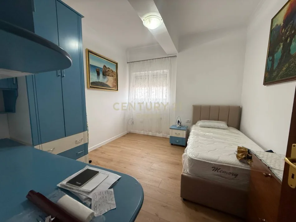 Tirane, jepet me qera apartament 2+1 Kati 5, 75 m² 600 € 