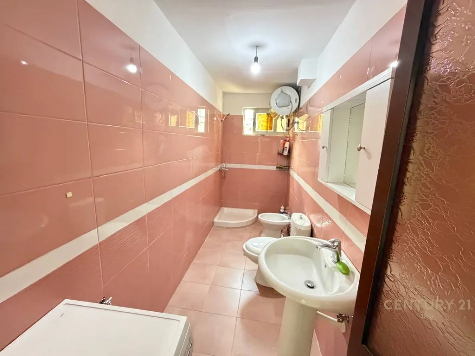 Tirane, jepet me qera apartament 1+1 Kati 2, 53 m² 500 € (Rruga Bardhyl)