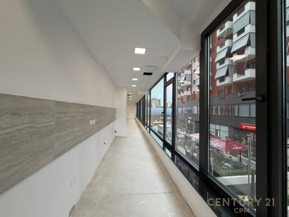 Tirane, jepet me qera zyre Kati 1, 566 m² 11.500 € (Delijorgji)