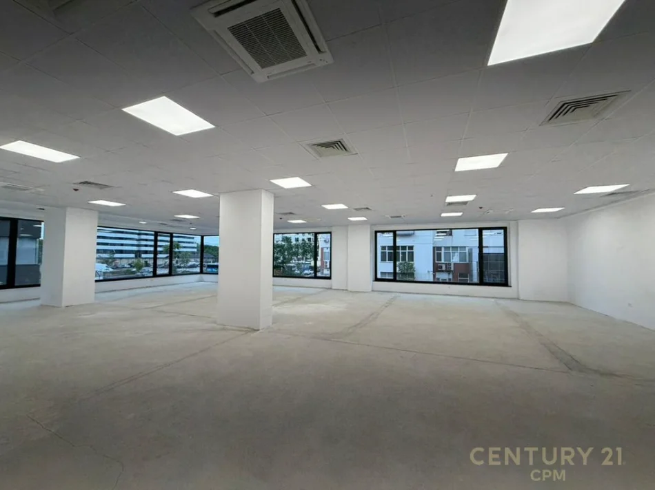 Tirane, jepet me qera zyre Kati 1, 566 m² 11.500 € 