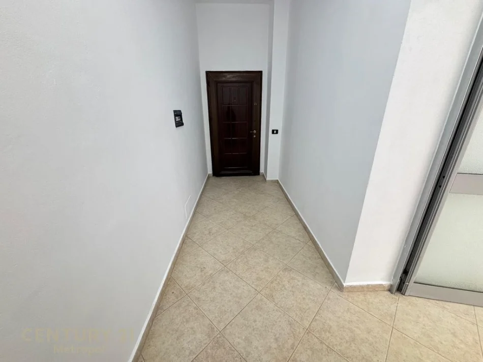 Tirane, jepet me qera zyre Kati 2, 80 m² 960 € (Myslym Shyri)