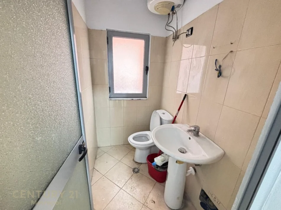 Tirane, jepet me qera zyre Kati 2, 80 m² 960 € (Myslym Shyri)