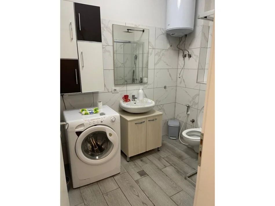 Tirane, jepet me qera apartament 1+1 Kati 5, 53 m² 650 € 