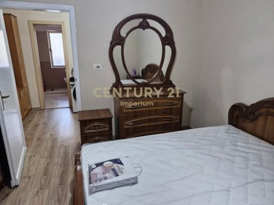 Tirane, jepet me qera apartament 1+1 Kati 3, 56 m² 450 € (irfan tormini)