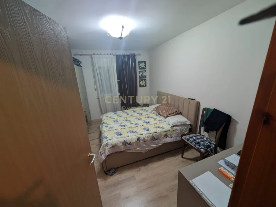 Tirane, shitet apartament 2+1 Kati 1, 80 m² 150.000 € (ish Fusha e Aviacionit)