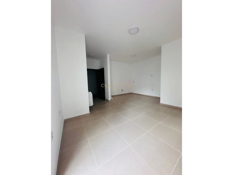 Tirane, jepet me qera zyre Kati 2, 70 m² 715 € (rruga e Kosovareve)