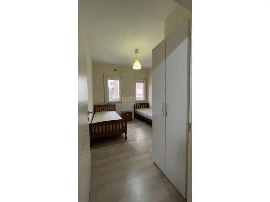 Tirane, jepet me qera apartament 2+1 Kati 5, 95 m² 600 € 