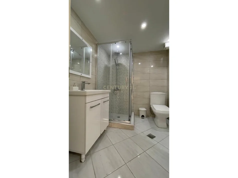 Tirane, jepet me qera apartament 2+1 Kati 5, 95 m² 600 € 