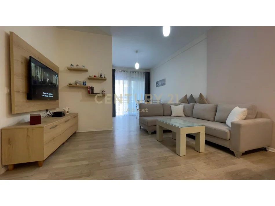 Tirane, jepet me qera apartament 2+1 Kati 5, 95 m² 600 € 