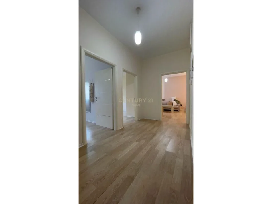 Tirane, jepet me qera apartament 2+1 Kati 5, 95 m² 600 € 